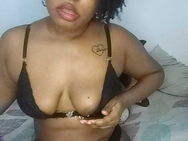 Angiee1 live cam on BongaCams