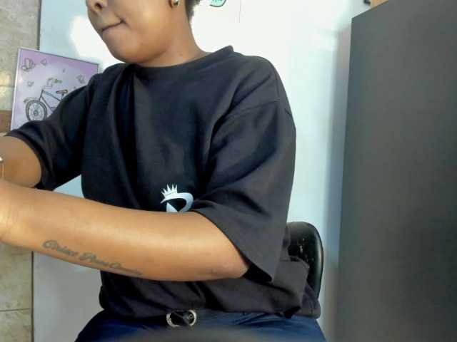 Angiee1 live cam on BongaCams