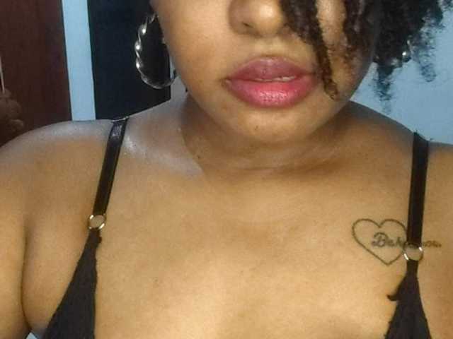 Angiee1 live cam on BongaCams
