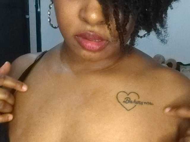 Angiee1 live cam on BongaCams