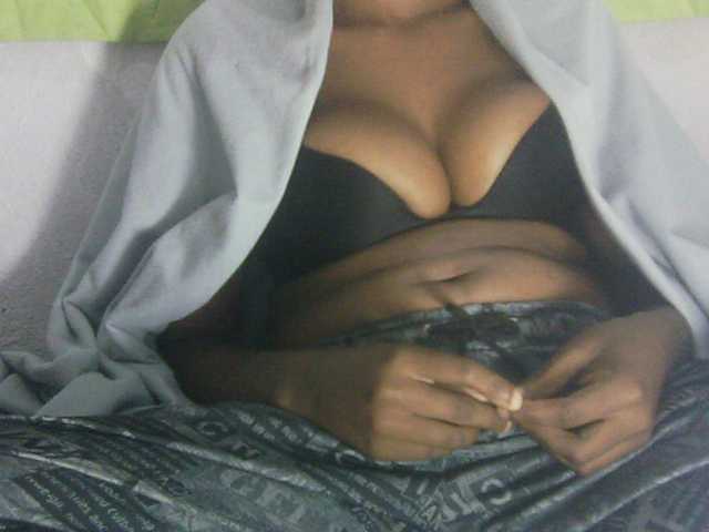 Eveliny live cam on BongaCams