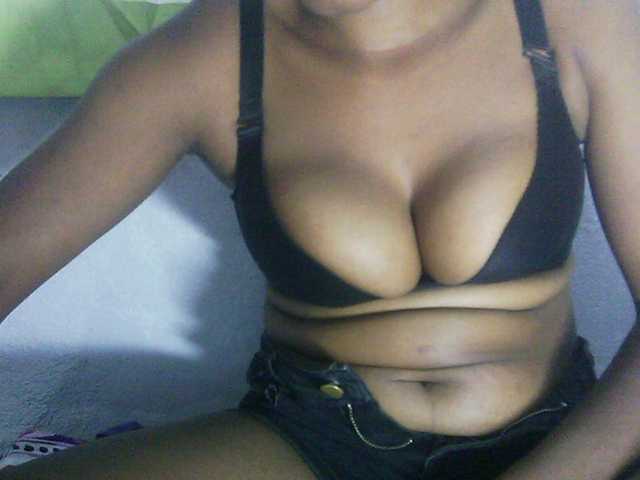 Eveliny live cam on BongaCams