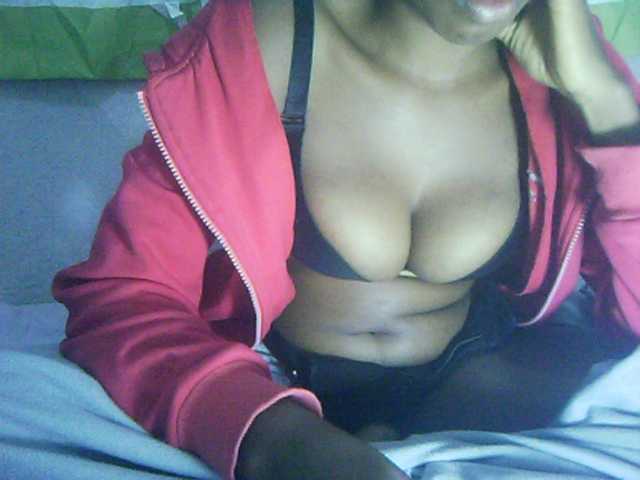 Eveliny live cam on BongaCams