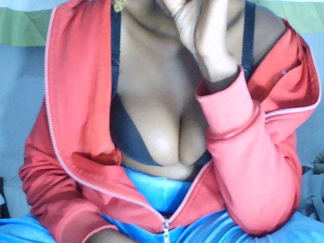 Eveliny live cam on BongaCams