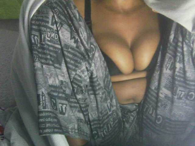Eveliny live cam on BongaCams