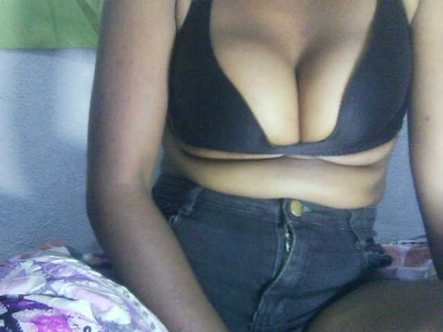 Eveliny live cam on BongaCams