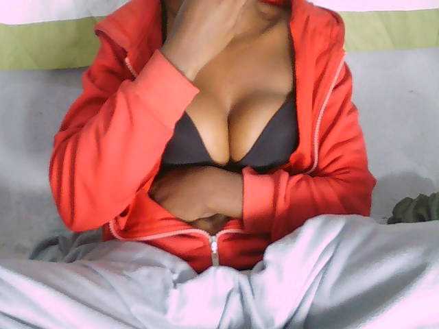Eveliny live cam on BongaCams