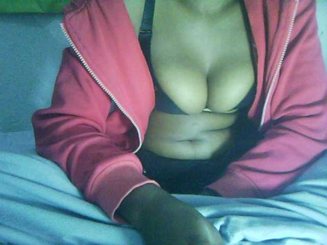 Eveliny live cam on BongaCams