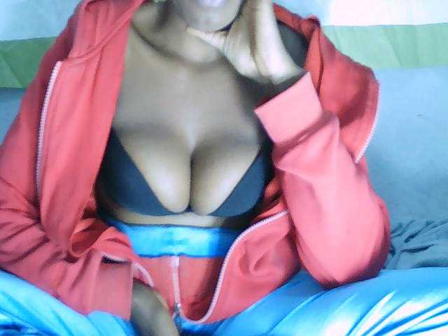 Eveliny live cam on BongaCams