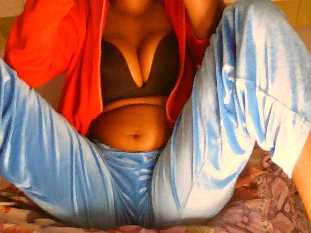 Eveliny live cam on BongaCams
