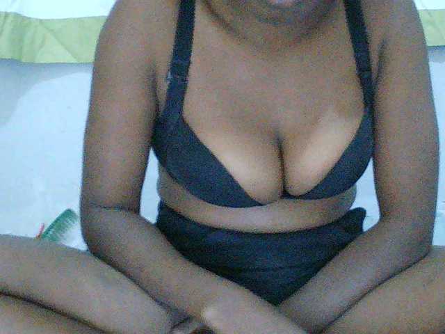 Eveliny live cam on BongaCams