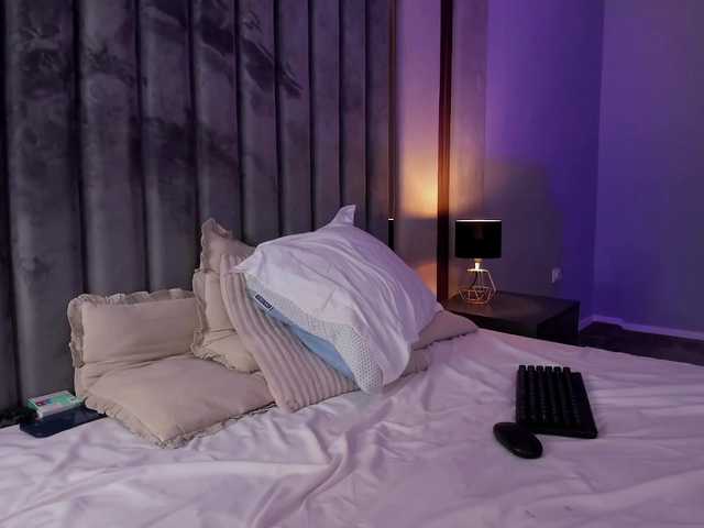 NaomiVelour live cam on BongaCams