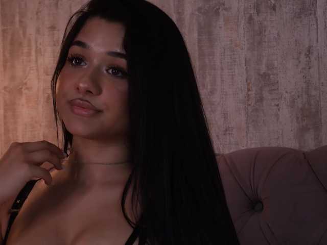 NaomiVelour webcam