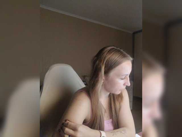 Velvixa, en directo ahora en BongaCams