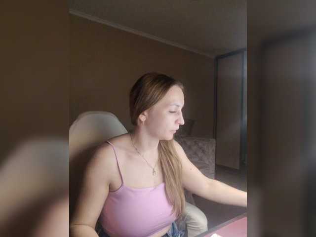 Velvixa, live now on BongaCams