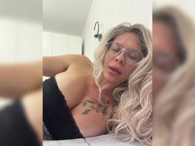 HotDesire live cam on BongaCams