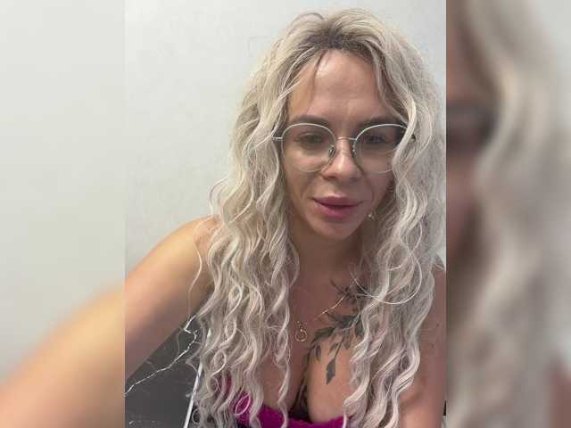 HotDesire live cam preview