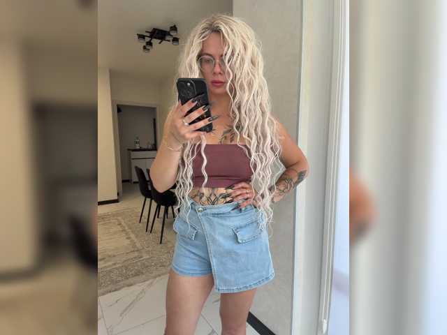 HotDesire live cam preview