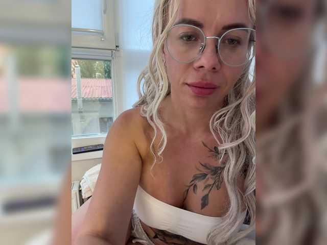 HotDesire live cam on BongaCams