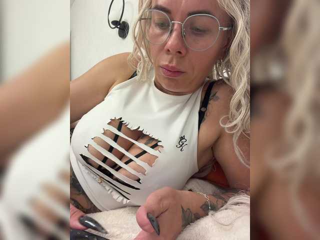HotDesire live cam preview