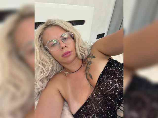 HotDesire webcam