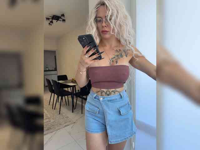 HotDesire webcam