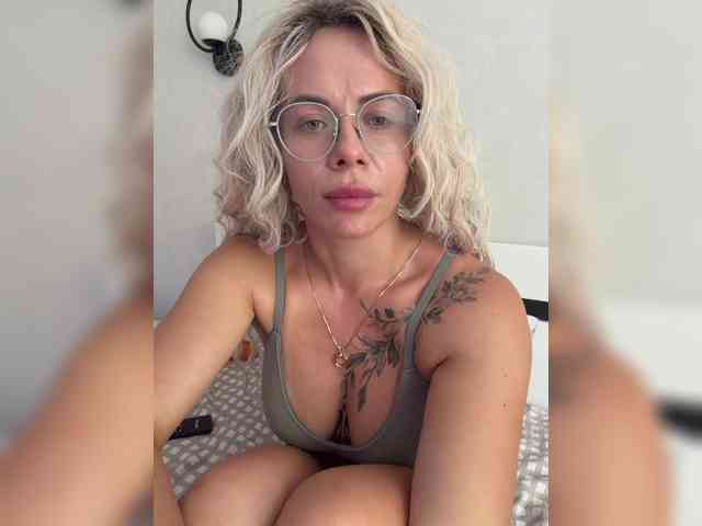 HotDesire webcam