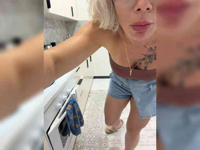 HotDesire webcam