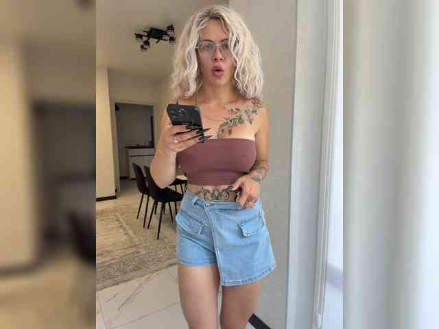 HotDesire webcam