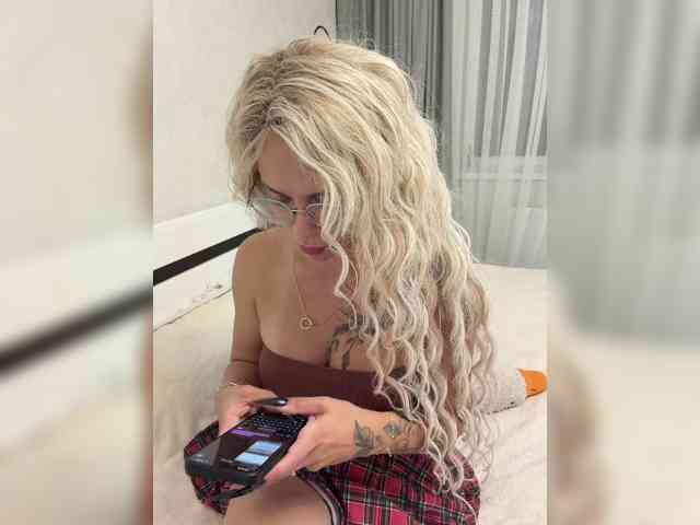 HotDesire webcam