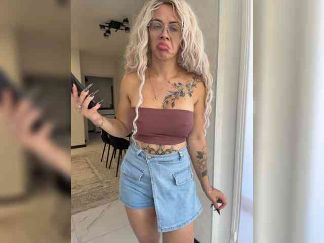HotDesire webcam