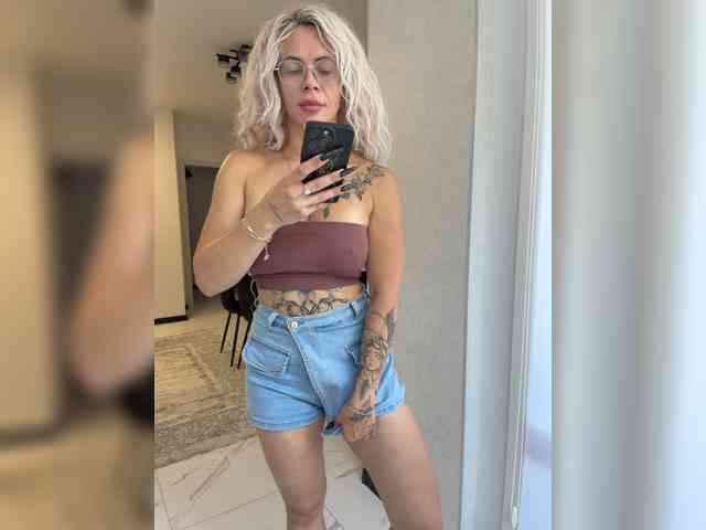 HotDesire webcam