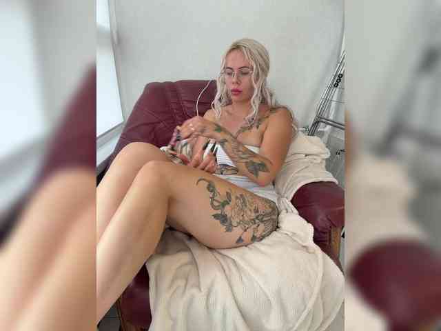 HotDesire webcam