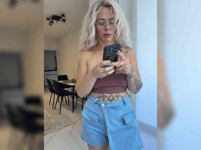 HotDesire webcam