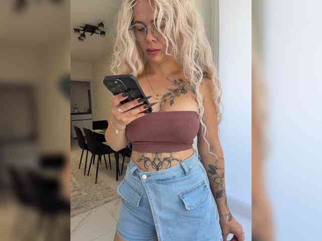 HotDesire webcam
