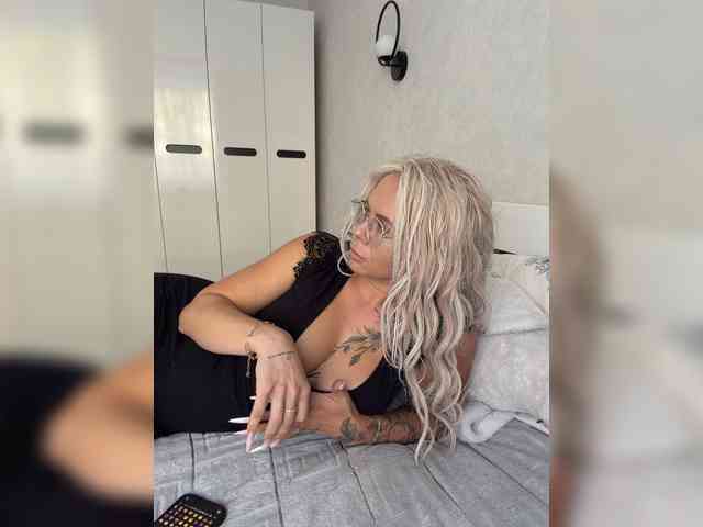 HotDesire webcam
