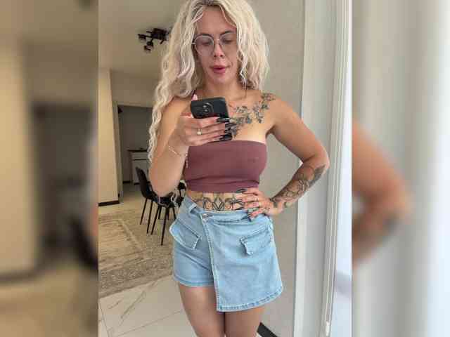 HotDesire webcam