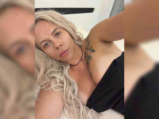 HotDesire webcam
