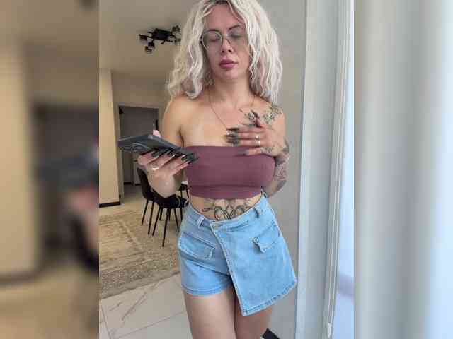 HotDesire webcam