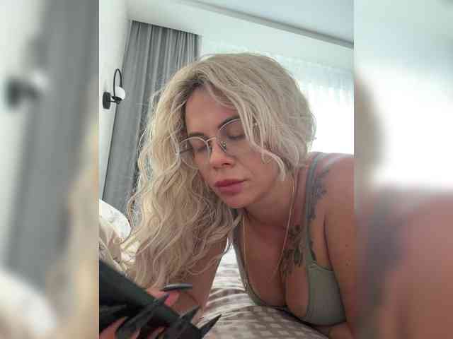 HotDesire webcam