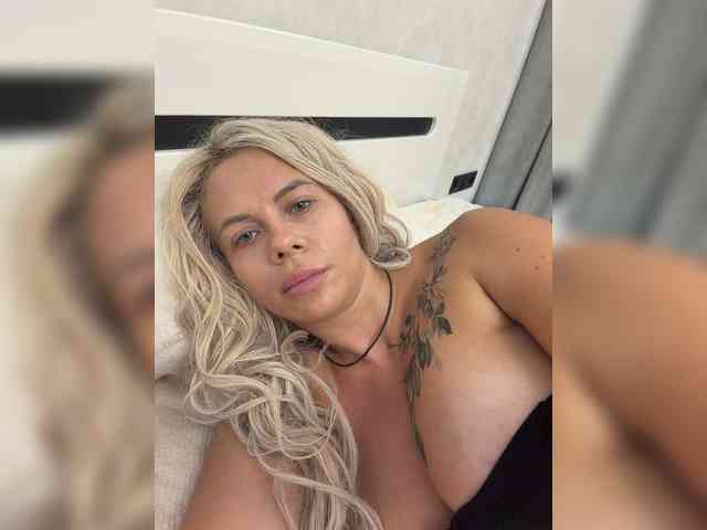 HotDesire webcam