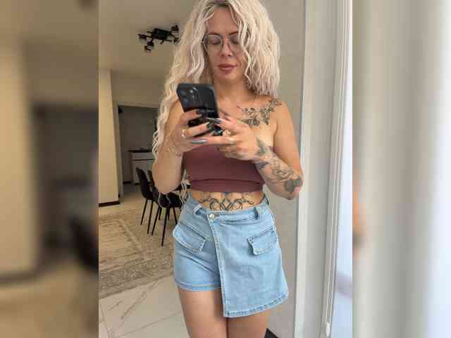 HotDesire webcam
