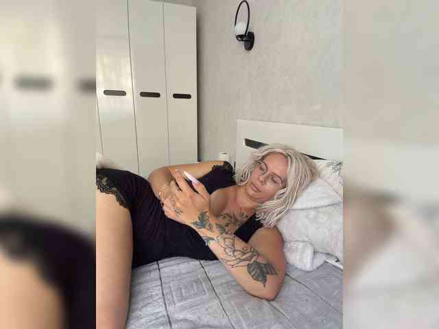 HotDesire webcam