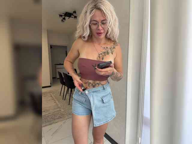 HotDesire webcam