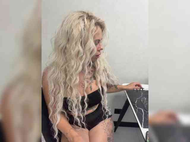HotDesire webcam