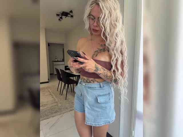 HotDesire webcam