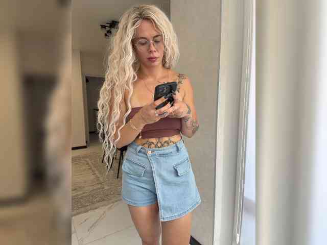 HotDesire webcam