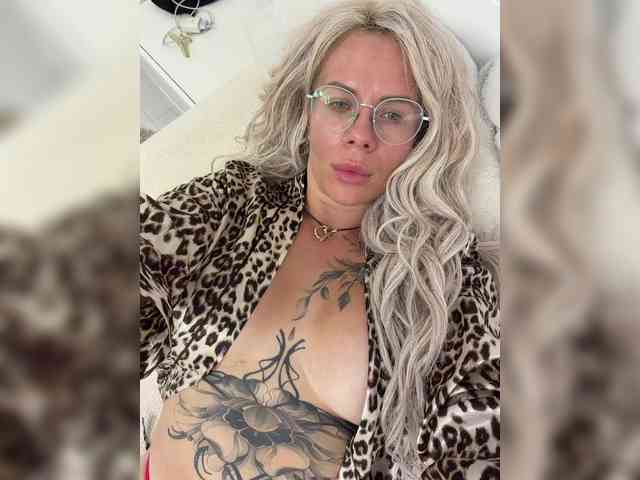 HotDesire webcam
