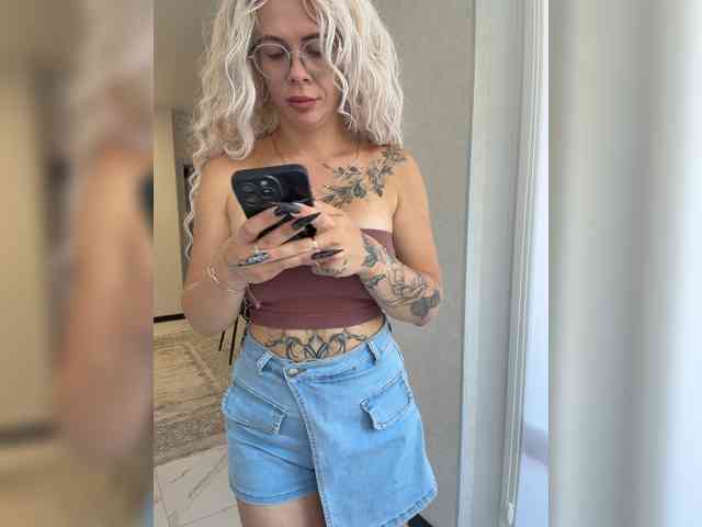 HotDesire webcam