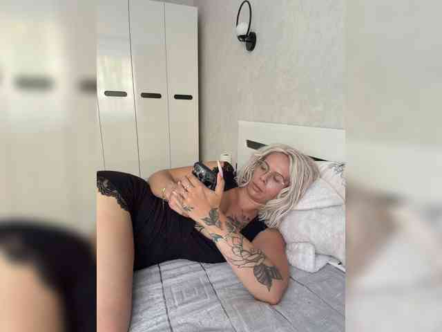 HotDesire webcam